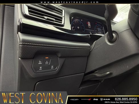 Used 2025 Volkswagen Atlas Cross Sport SE AWD/4WD image 18