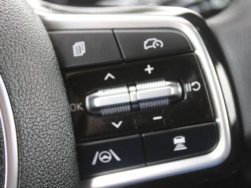 Certified 2025 Kia Sorento S FWD image 30