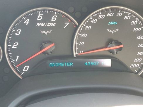Used 2007 Chevrolet Corvette Coupe w/ Preferred Equipment Group RWD image 21