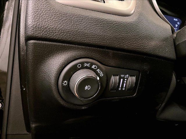Used 2019 Jeep Compass Latitude w/ Popular Equipment Group AWD/4WD image 30