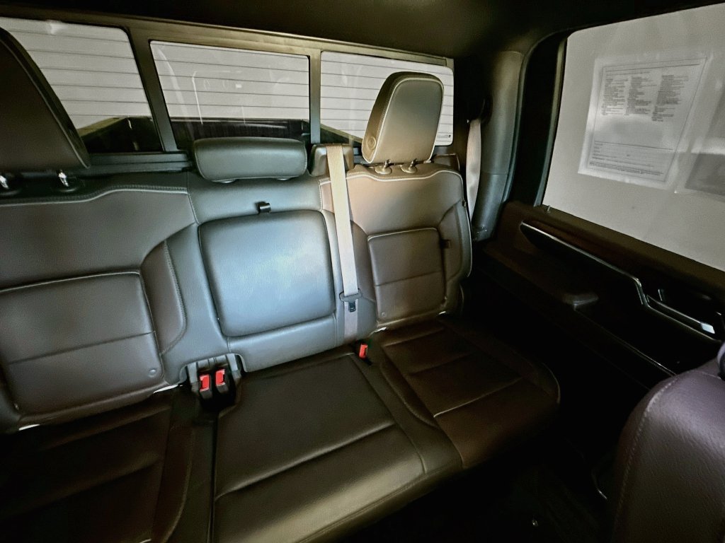 Used 2024 GMC Sierra 3500 Denali w/ Technology Package AWD/4WD image 9