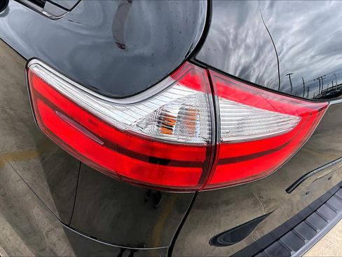 Used 2018 Toyota Sienna LE image 28