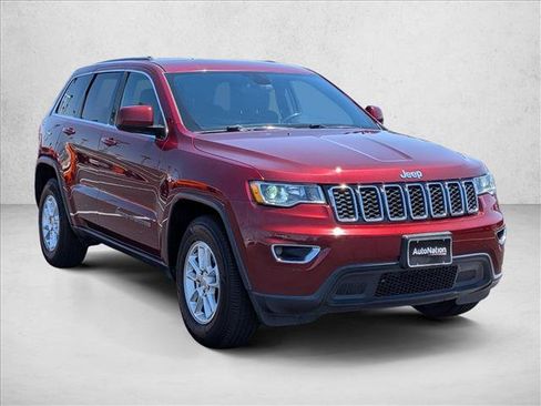 Used 2018 Jeep Grand Cherokee Laredo RWD image 3