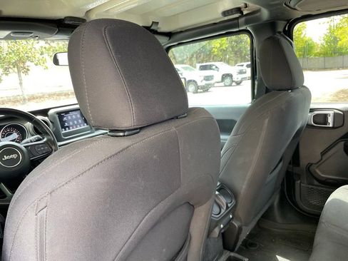 Used 2022 Jeep Gladiator Sport AWD/4WD image 25
