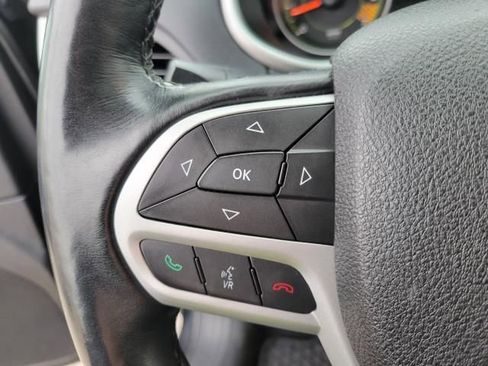 Used 2017 Jeep Cherokee Trailhawk w/ Comfort & Convenience Group AWD/4WD image 25