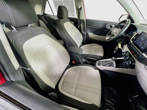 Used 2023 Hyundai Venue SEL FWD image 26