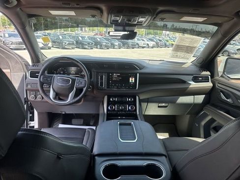 Used 2024 GMC Yukon Denali w/ Denali Reserve Package AWD/4WD image 14