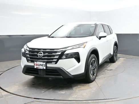 Used 2025 Nissan Rogue SV image 5