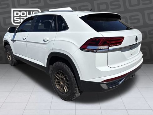 Used 2020 Volkswagen Atlas Cross Sport SE AWD/4WD image 2