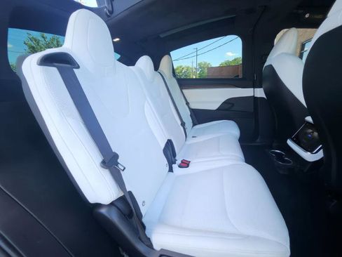 Used 2023 Tesla Model X image 70