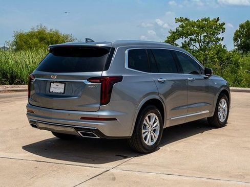 New 2025 Cadillac XT6 Luxury image 6