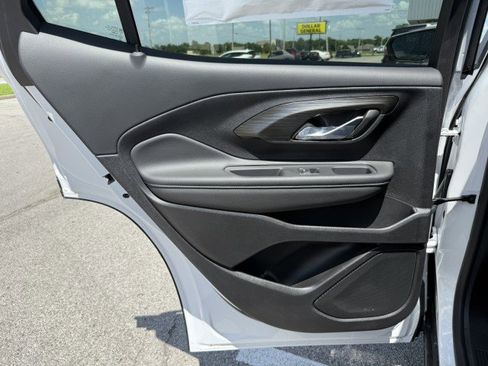 Used 2024 GMC Terrain SLE image 23