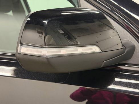 Certified 2023 GMC Acadia SLE w/ Driver Convenience Package image 11