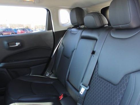 Used 2020 Jeep Compass Latitude image 28