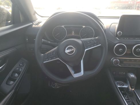 Used 2024 Nissan Sentra SV FWD image 11