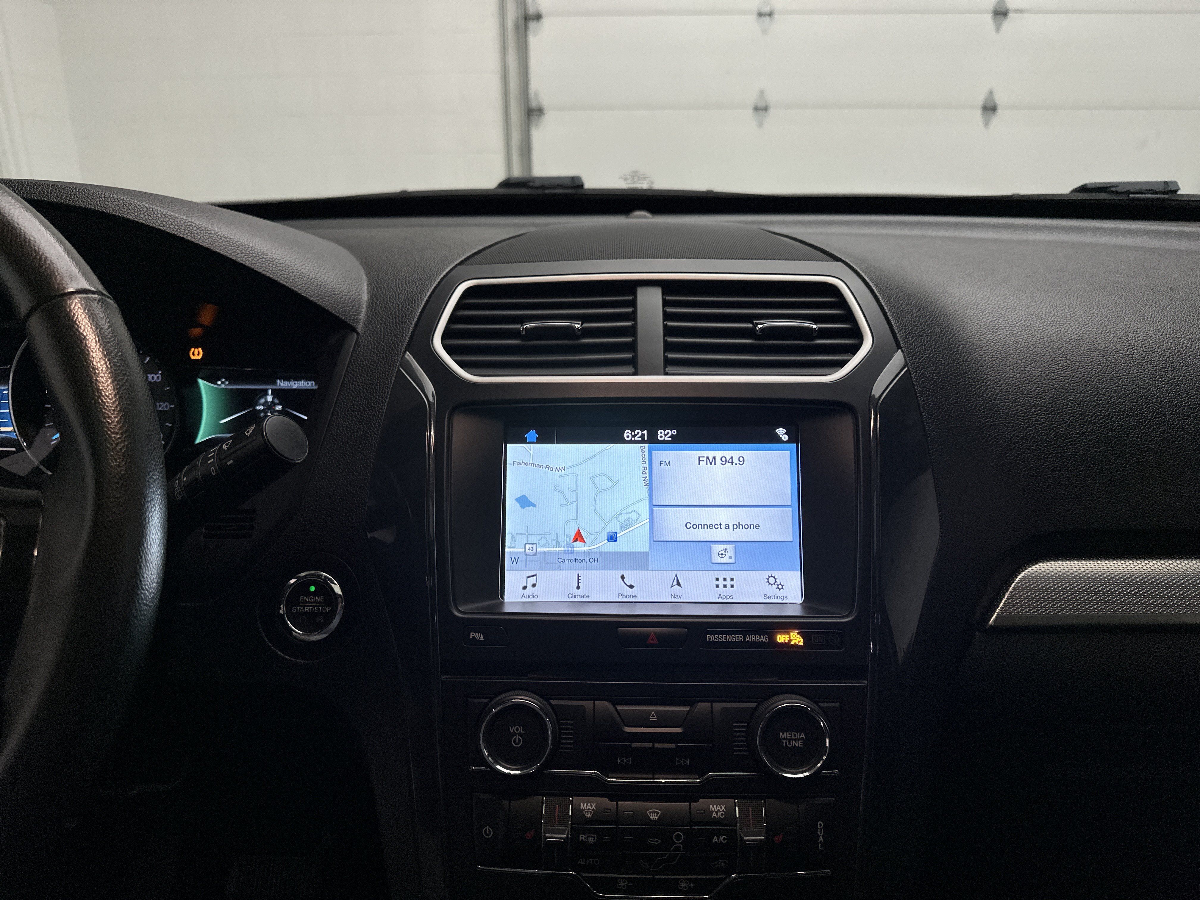 Used 2018 Ford Explorer XLT w/ Equipment Group 202A AWD/4WD image 35