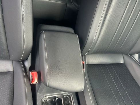 Certified 2022 Volkswagen Tiguan SE R-Line image 38