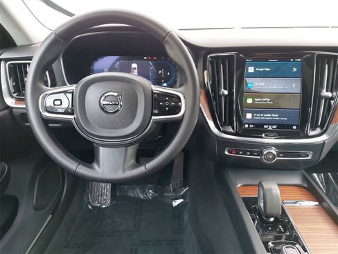 Used 2024 Volvo S60 B5 Plus image 15