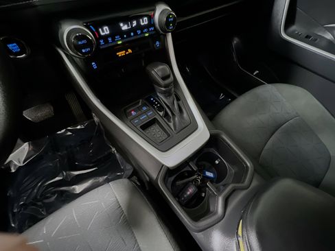 Used 2022 Toyota RAV4 XLE image 25