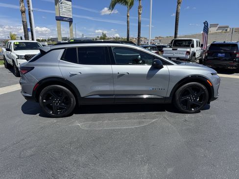 Used 2025 Chevrolet Equinox EV RS image 6