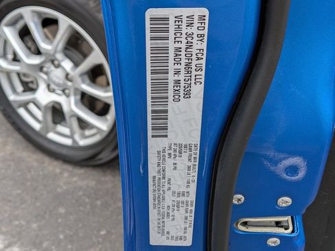 Used 2024 Jeep Compass Latitude w/ Sun and Sound Group image 12