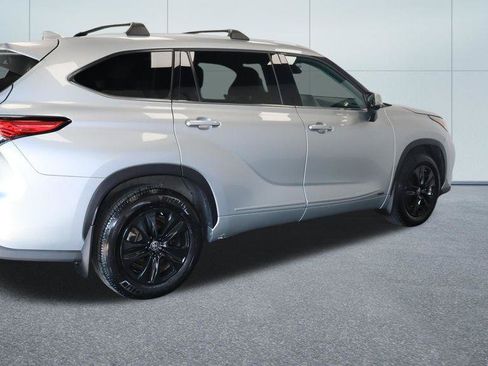 Used 2022 Toyota Highlander XLE AWD/4WD image 8