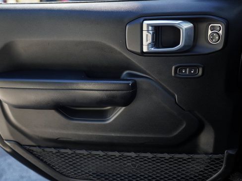 Used 2021 Jeep Wrangler Unlimited Rubicon w/ Steel Bumper Group image 34