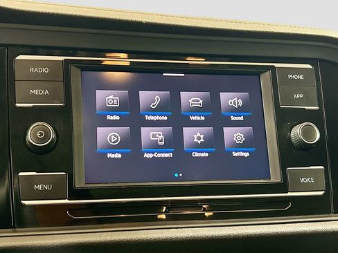 Used 2024 Volkswagen Jetta SE image 12