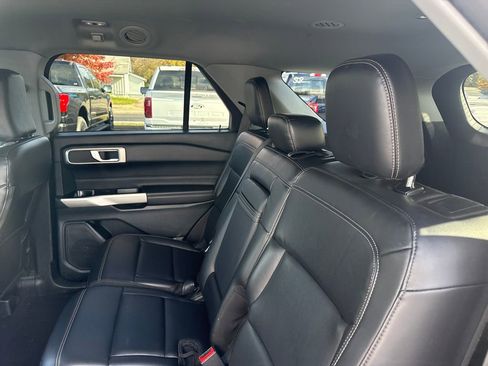 Used 2023 Ford Explorer XLT w/ Equipment Group 202A image 18