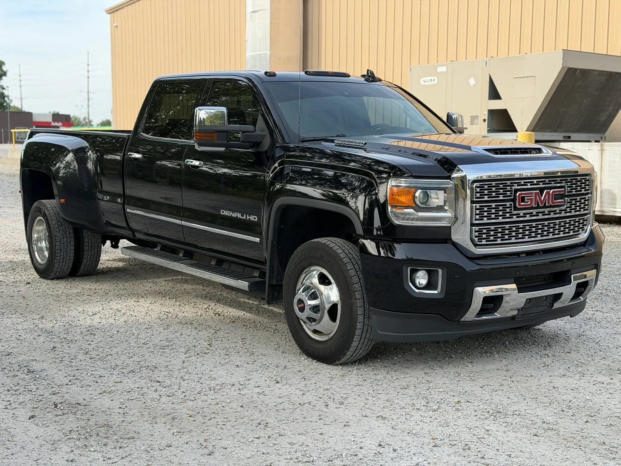 Used 2019 GMC Sierra 3500 Denali AWD/4WD image 3