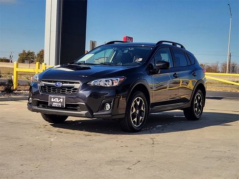 Used 2018 Subaru Crosstrek 2.0i Premium image 3
