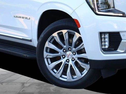 Used 2023 GMC Yukon Denali AWD/4WD image 3