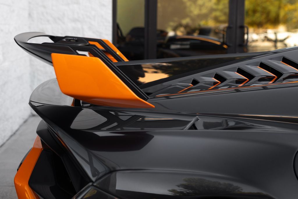 Used 2023 Lamborghini Huracan STO RWD image 9