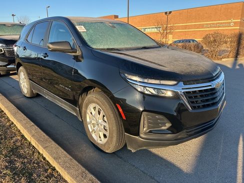 Used 2024 Chevrolet Equinox LS w/ LS Convenience Package image 2
