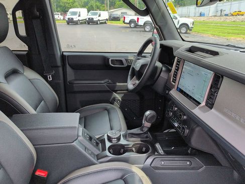 New 2026 Ford Bronco Outer Banks w/ Black Appearance Package AWD/4WD image 10