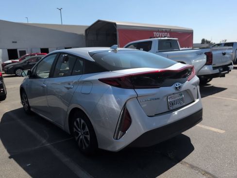Used 2021 Toyota Prius Prime XLE w/ Carpet Mat Package (TMS) FWD image 5