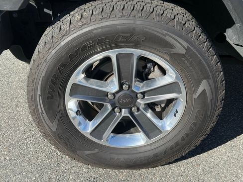 Used 2021 Jeep Wrangler Unlimited Sahara image 11