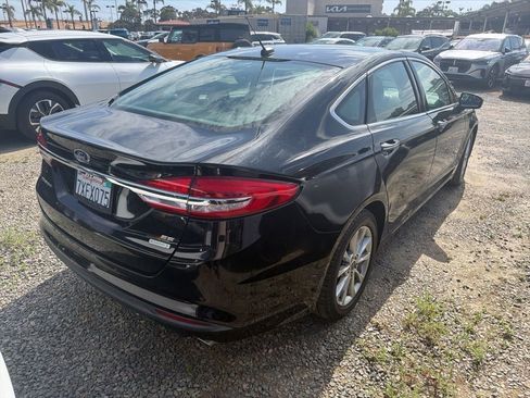 Used 2017 Ford Fusion SE w/ Fusion SE Technology Package FWD image 5