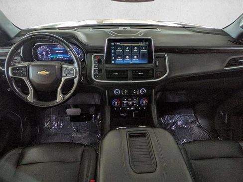 Used 2022 Chevrolet Suburban LT RWD image 17