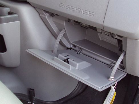 Used 2014 Ford E-250 and Econoline 250 Extended w/ Power Group RWD image 24