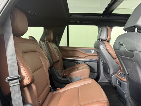 Used 2025 Lincoln Navigator Reserve AWD/4WD image 14
