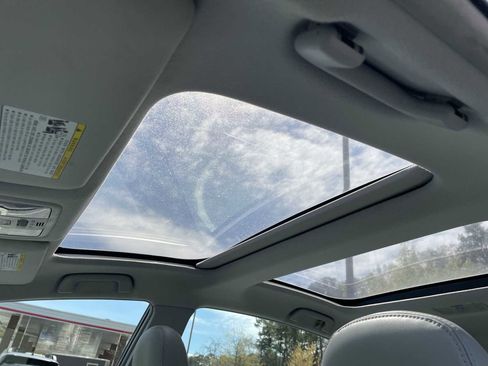 Used 2014 Toyota Prius V Five image 10