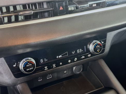 Used 2024 Mitsubishi Outlander SE image 24