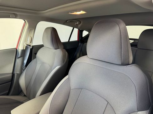 Used 2025 Subaru Crosstrek 2.0i Premium image 3