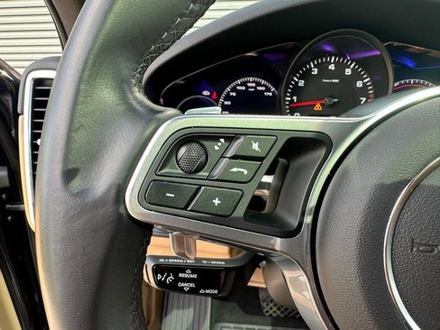 Certified 2023 Porsche Cayenne Platinum Edition image 17