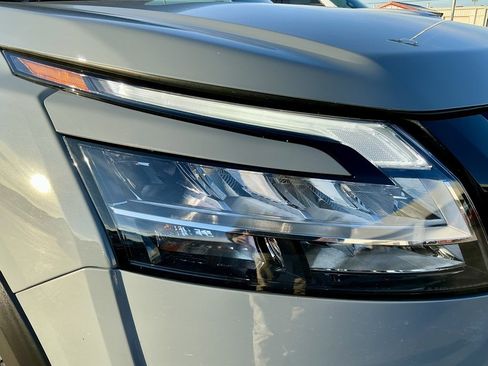 Used 2023 Nissan Pathfinder Platinum w/ Black Appearance Package image 12