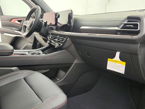 New 2026 Chevrolet Traverse Z71 w/ Driver Confidence Package image 24