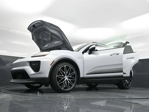 New 2026 Porsche Macan 4 Electric AWD/4WD image 34