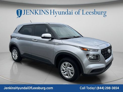 Certified 2024 Hyundai Venue SE FWD image 1