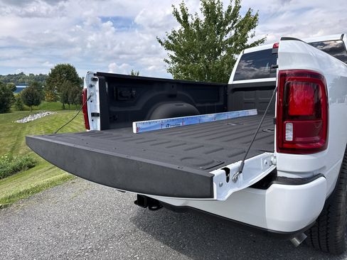 New 2026 RAM 3500 Big Horn AWD/4WD image 10